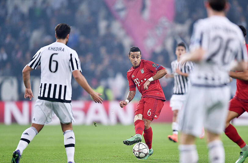 THIAGO &ndash; STEFANO STURARO: &bdquo;Die zwei Tore gegen Bremen waren wichtig für Thiagos Selbstvertrauen. Ihm fehlen immer noch drei, vier Prozent, die Guardiola bei ihm rauszukitzeln versucht, etwa durch die 90 Minuten auf der Bank in Dortmund...