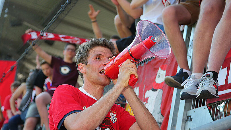 In Ingolstadt feierten die Bayern ihre vierte Meisterschaft in Folge - zumindest ein bisschen. Die Bilder. In Ingolstadt feierten die Bayern ihre vierte Meisterschaft in Folge - zumindest ein bisschen. Die Bilder.