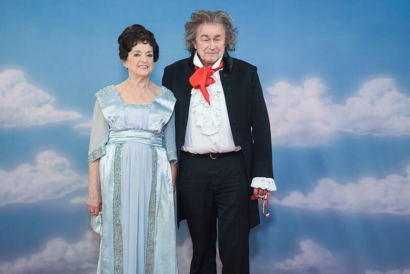 Der ehemalige bayerische Ministerpräsident Günther Beckstein (CSU), mit seiner Frau Marga.