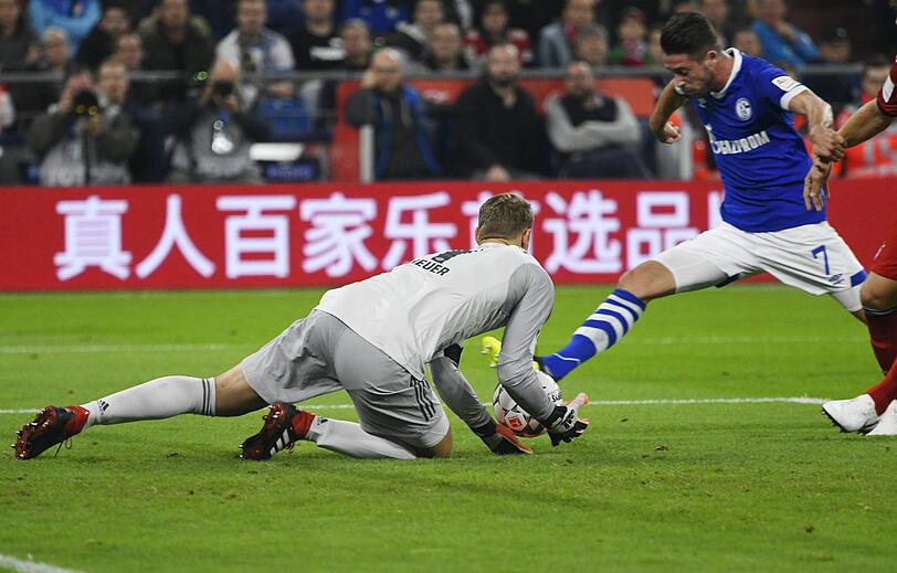 MANUEL NEUER, NOTE 3: Sein 350. Bundesliga-Spiel - da wollte er die Serie von 13 ungeschlagenen Pflichtspielen gegen Ex-Verein Schalke ausbauen. Schaffte er! Konnte einige Bälle easy fischen, auch vor der Schalker Nordkurve, die ihn wie üblich übel beschimpfte. Ließ sich nicht aus der Ruhe bringen.