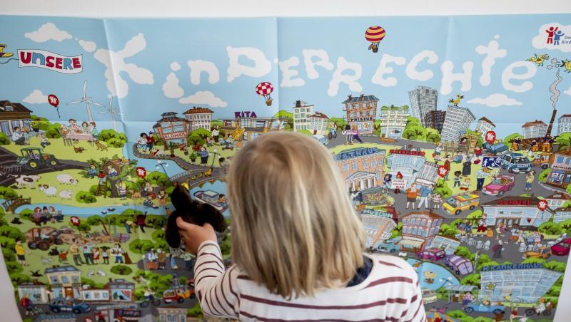 Plakat des Deutschen Kinderhilfswerks mit der Aufschrift "Kinderrechte". Plakat des Deutschen Kinderhilfswerks mit der Aufschrift "Kinderrechte".