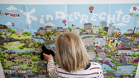 Plakat des Deutschen Kinderhilfswerks mit der Aufschrift "Kinderrechte".