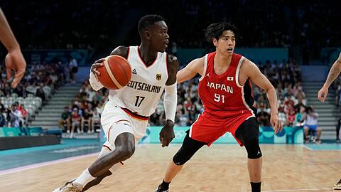 Deutschlands Basketballer starten mit Sieg in Olympia.
