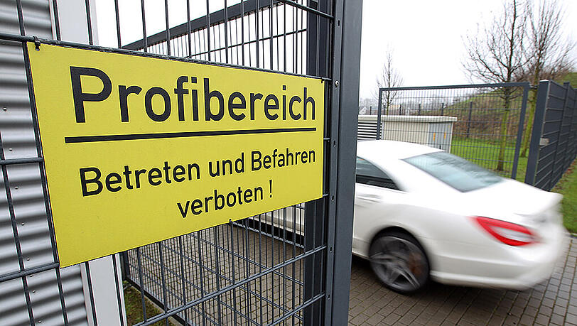 Als erste ein Statussymbol: Dicke Karossen stehen vor allem bei jungen Fußballprofis hoch im Kurs. Als erste ein Statussymbol: Dicke Karossen stehen vor allem bei jungen Fußballprofis hoch im Kurs.