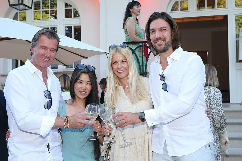 Tina Kaiser mit Partner Max Wiedemann und John Jürgens nebst Frau Hayah.
