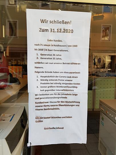 Der Aushang an der Scheibe. Der Aushang an der Scheibe.