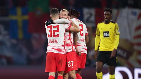 Leipzigs Spieler feiern den Sieg über den BVB.
