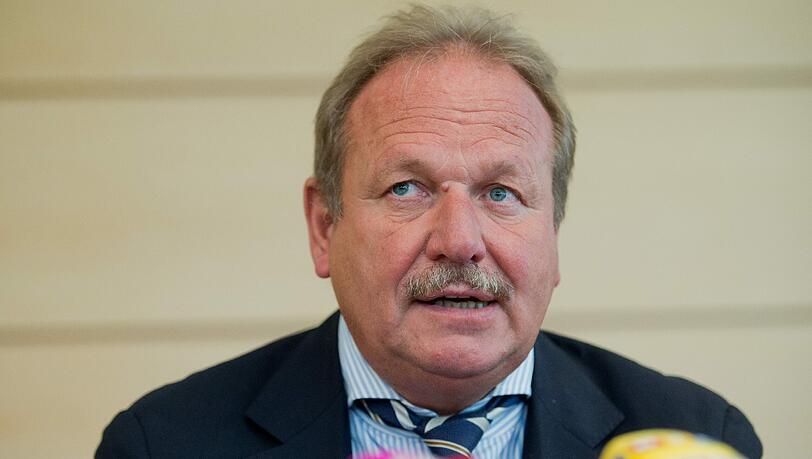 Frank Bsirske, Vorsitzender von ver.di, auf der Presskonferenz am Mittwoch. Frank Bsirske, Vorsitzender von ver.di, auf der Presskonferenz am Mittwoch.
