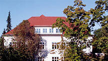 Schulzentrum Pfarrer-Grimm-Straße in Untermenzing. Schulzentrum Pfarrer-Grimm-Straße in Untermenzing.