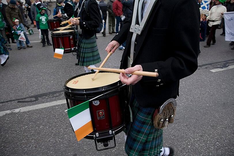 Irisches Brauchtum auf den Straßen München: Beim Umzug zum St. Patrick's Day sind Jung und Alt dabei - und gute Laune ist Pflicht.