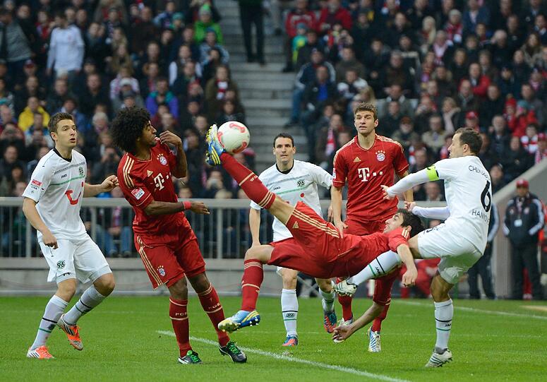 Der spektakuläre Fallrückzieher: Martinez trifft gegen Hannover 96