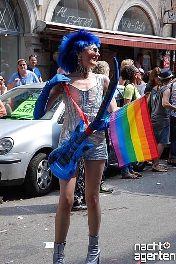 So schrill wird der CSD 2013 in der Münchner Innenstadt gefeiert. Noch mehr Partyfotos unter:  www.nachtagenten.de