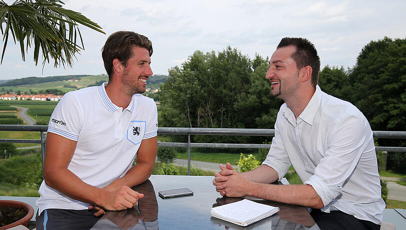 Jan Mauersberger (r.) im Gespräch mit AZ-Reporter Matthias Eicher. Jan Mauersberger (r.) im Gespräch mit AZ-Reporter Matthias Eicher.