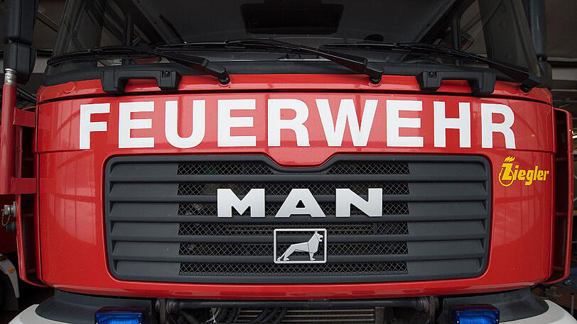 Die Feuerwehr schätzt den Sachschaden auf etwa 300.000 Euro. (Symbolbild)