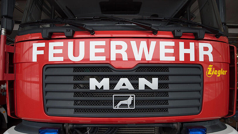 Die Feuerwehr schätzt den Sachschaden auf etwa 300.000 Euro. (Symbolbild) Die Feuerwehr schätzt den Sachschaden auf etwa 300.000 Euro. (Symbolbild)