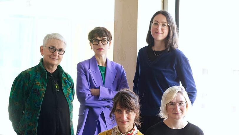 Barbara Mundel (links), Anke Buettner, Olivia Ebert, Viola Hasselberg (vorne, links) und Rebecca Faber.