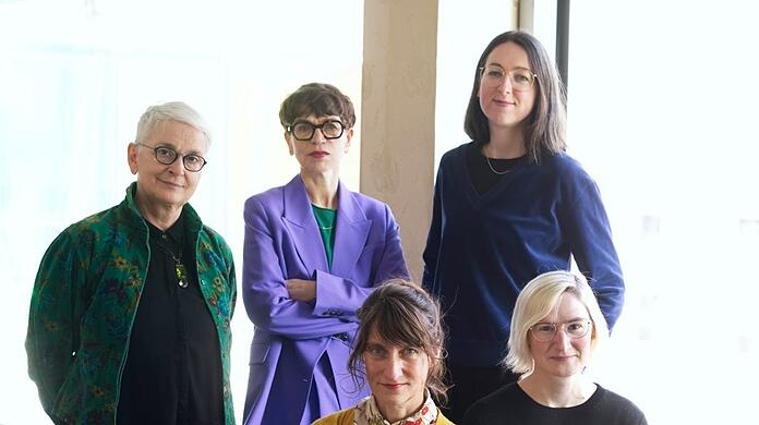 Barbara Mundel (links), Anke Buettner, Olivia Ebert, Viola Hasselberg (vorne, links) und Rebecca Faber.