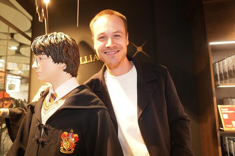 Eigentlich spricht Max Felder ja Ron Weasley und nicht Harry Potter im deutschen Harry Potter, aber fürs AZ-Foto ist es so schon in Ordnung.
