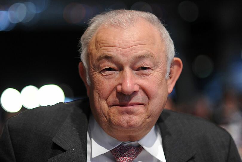 Der ehemalige bayerische Ministerpräsident Günther Beckstein nimmt auch teil.