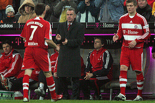 Bislang meist eingewechselt. Gegen Bremen darf Toni Kroos (r.) wohl von Beginn an statt Franck Ribéry (l.) spielen.