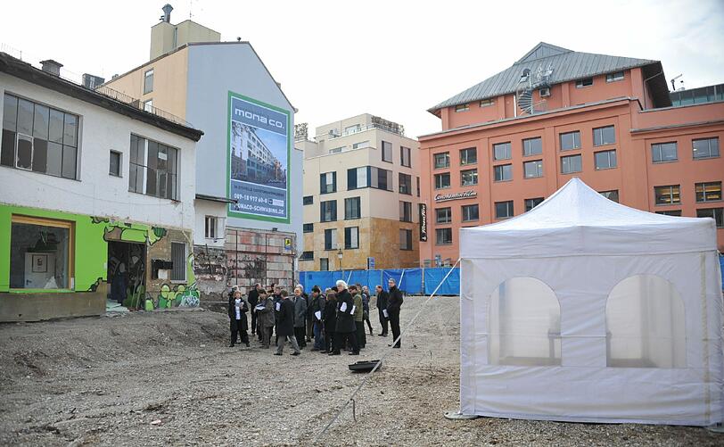 Feilitzschstraße 7: Früher stand hier die Schwabinger 7, heute sollen Luxuswohnungen gebaut werden. Aber dagegen wehren sich nun die Anwohner. Das Verwaltungsgericht veranstaltete eine Baustellenbegehung.