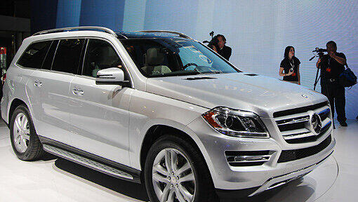 "Mr. Big" nennt Mercedes-Betriebschef Joachim Schmidt den neuen GL. Der luxuriöse Geländewagen wurde in New York enthüllt. "Mr. Big" nennt Mercedes-Betriebschef Joachim Schmidt den neuen GL. Der luxuriöse Geländewagen wurde in New York enthüllt.