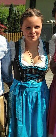Liane ist Bayern-Fan seit sie denken kann. Zum sporteln zieht sie auch heute noch gerne ein altes Giovanni-Elber-Dress über.