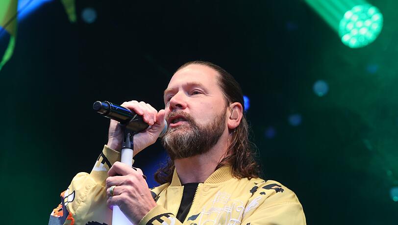 Der irischer Sänger und Gitarrist Rea Garvey bei einem Auftritt in Erfurt.