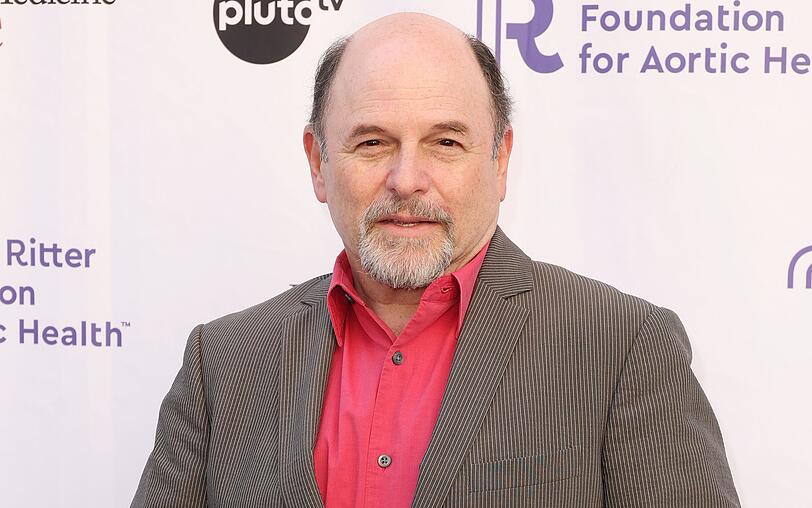 Als Synchronsprecher und Gaststar in zahlreichen TV-Serien wie "Two and a Half Men", "Community", "The Grinder" und "Young Sheldon" ist Jason Alexander bis heute gefragt.