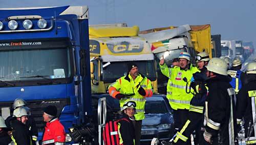 Die Unfallstelle auf der A 8 bei Augsburg: Die Unfallstelle auf der A 8 bei Augsburg: