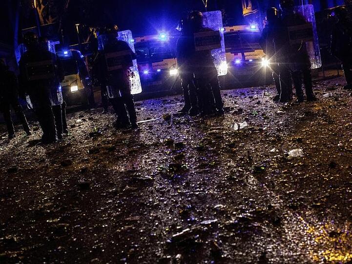 Die Befürworter der Unabhängigkeit Kataloniens protestieren in Barcelona gegen die harten Urteile gegen neun Führer der Separatisten.