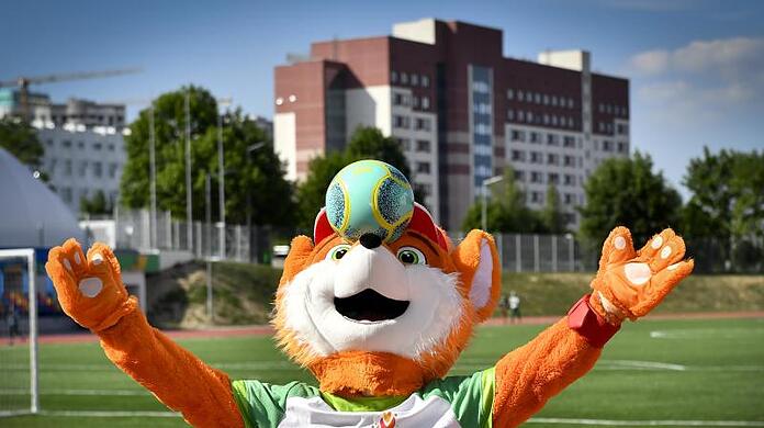 Das offizielle Maskottchen der 2. Europaspiele ist Lesik, ein Babyfuchs.