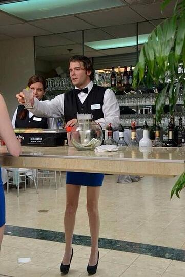 Dieser Barkeeper besticht nicht nur durch seine ausgezeichneten Drinks