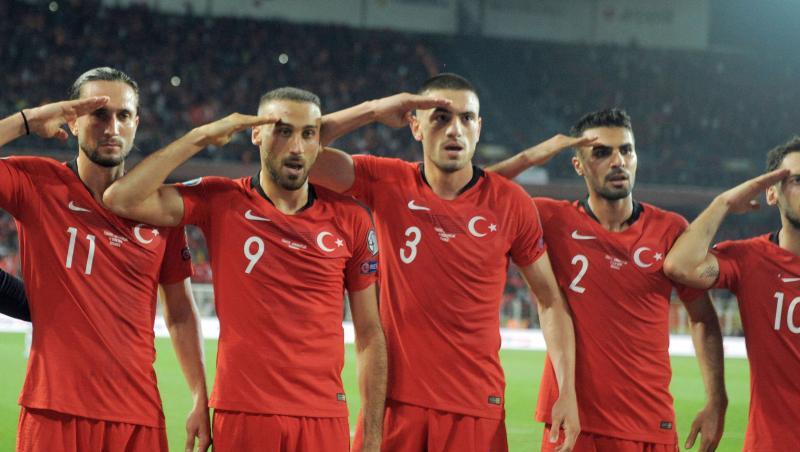 Jubel mit Folgen: Die Türkei-Spieler beim Sieg gegen Albanien. Jubel mit Folgen: Die Türkei-Spieler beim Sieg gegen Albanien.