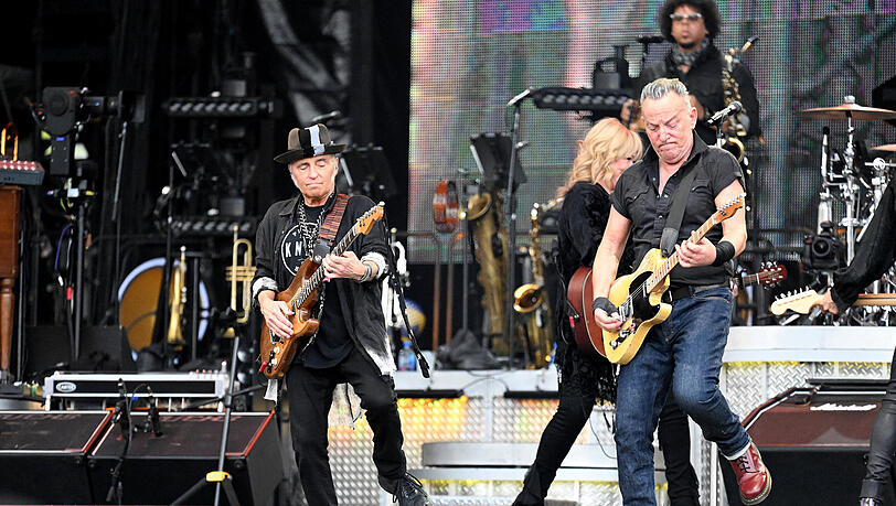 Bruce Springsteen mit seiner E-Street-Band. Bruce Springsteen mit seiner E-Street-Band.