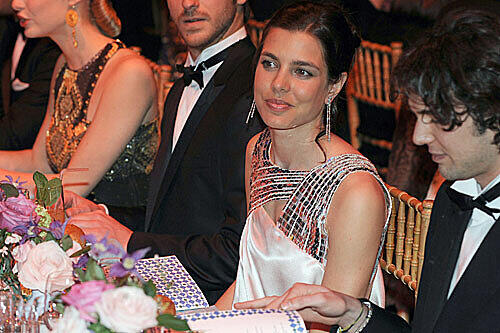 länzender Mittelpunkt: Charlotte Casiraghi.