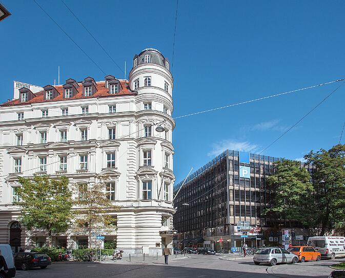 Das Mandarin (l.) wird erweitert, das Parkhaus rechts kommt bis 2018 weg.
