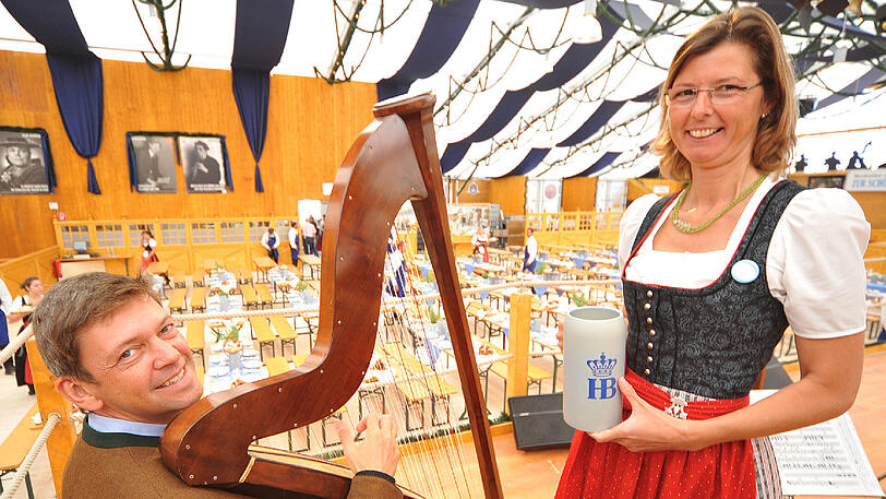 Peter und Gerda Reichert übernehmen das Volkssängerzelt.