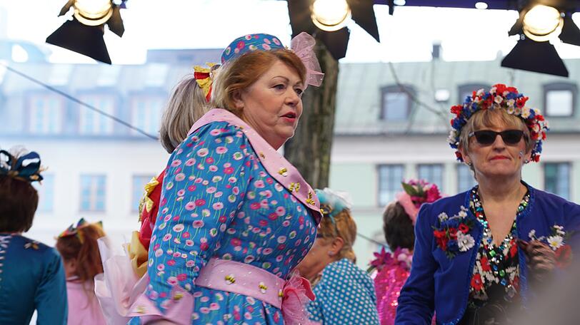 Die Bilder vom Tanz der Marktweiber auf dem Viktualienmarkt.