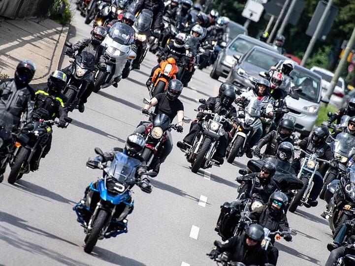 Motorradfahrer bei der Demonstration Anfang Juli in München. Foto: Matthias Balk/dpa/Archivbild