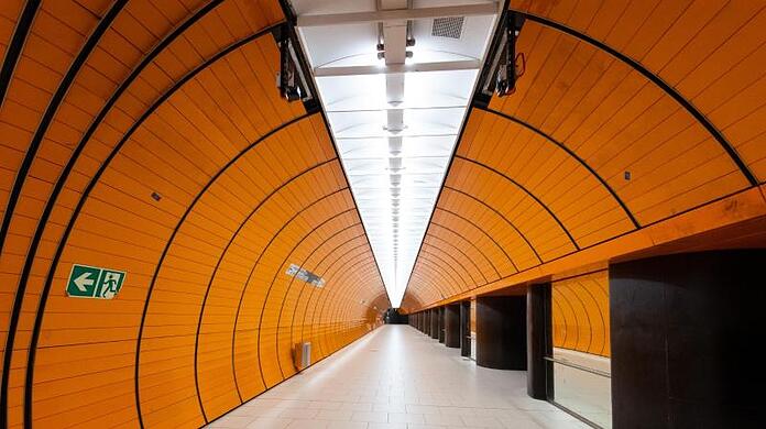 Gähnende Leere in der U-Bahn-Station Marienplatz in München .