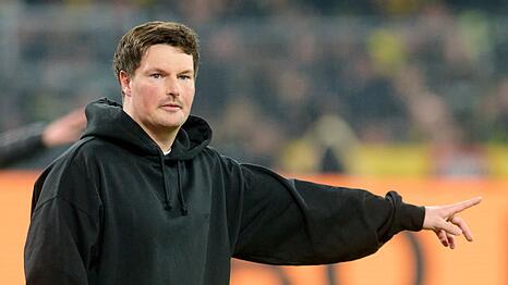 Trainer Merlin Polzin und der Hamburger SV erwarten den FC Augsburg. (Archivbild)