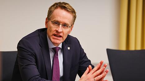 Angesichts der aktuellen Bedrohungslage sollten die Kompetenzen von Bund und L&auml;ndern noch st&auml;rker geb&uuml;ndelt werden, sagt Schleswig-Holsteins Ministerpr&auml;sident Daniel G&uuml;nther (CDU). (Archivbild)