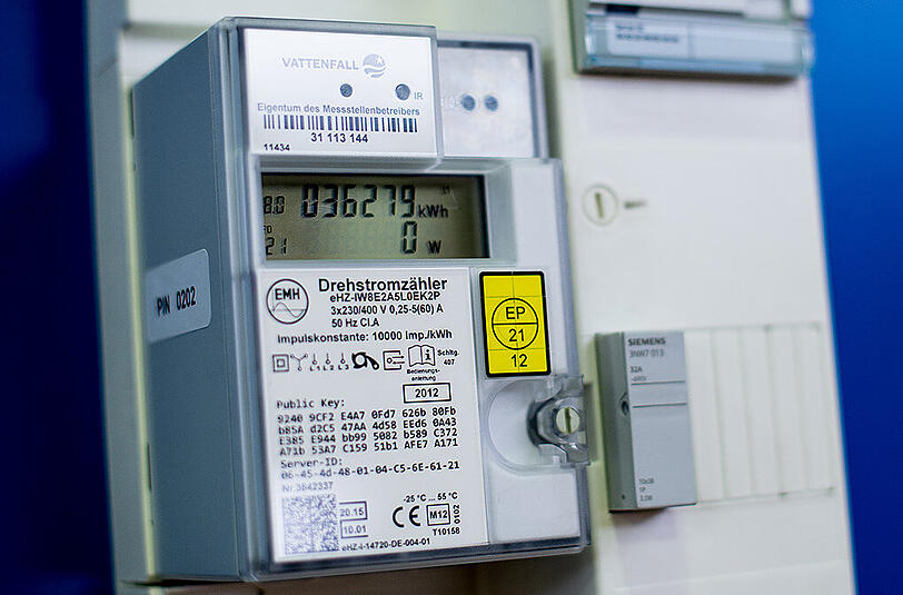 Bis zu einer Grenze von 6000 Kilowattstunden Verbrauch sollen Netzbetreiber wie Stadtwerke entscheiden, ob sie neue Zähler und Digitaltechnik bei ihren Kunden verwenden oder nicht.