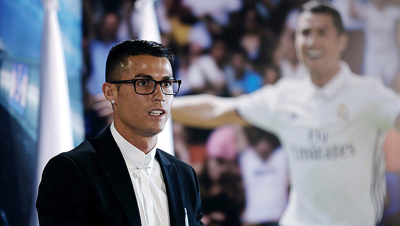 Seit seinem Wechsel von Manchester United zu Real Madrid im Sommer 2009 hat Cristiano Ronaldo mit dem Klub neun Titel gewonnen, darunter die Champions League 2014 und 2016 und die Liga 2012. Seit seinem Wechsel von Manchester United zu Real Madrid im Sommer 2009 hat Cristiano Ronaldo mit dem Klub neun Titel gewonnen, darunter die Champions League 2014 und 2016 und die Liga 2012.