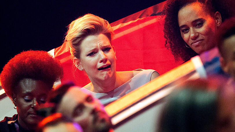 Am Ende kullerten bei ihr dann sogar einige Tränen. Deutschland geht beim ESC unter - wieder einmal.