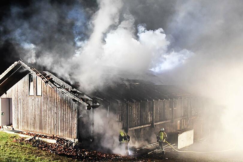 ...über hundert Einsatzkräfte kämpften gegen die Flammen.