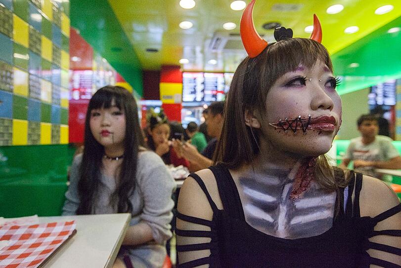 Weltweit feierten die Menschen Halloween. Wir zeigen die Gruseligsten Bilder!