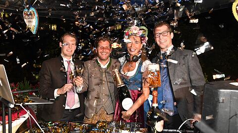 "Wiesnzelt"-Macher: Mathias Reinbold, Philip Greffenius, Giulia Siegel und Ludwig Reinbold (r.)