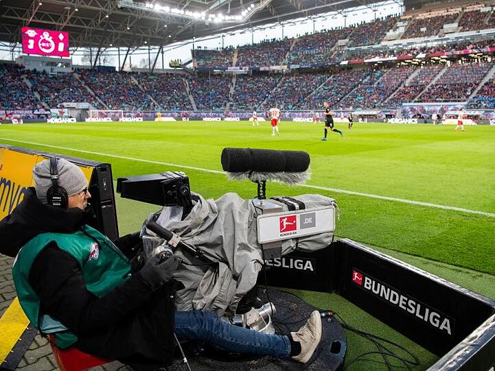 Auch die bevorstehende Vergabe der Bundesliga-TV-Rechte wird laut DFL "transparent und diskriminierungsfrei" ablaufen.